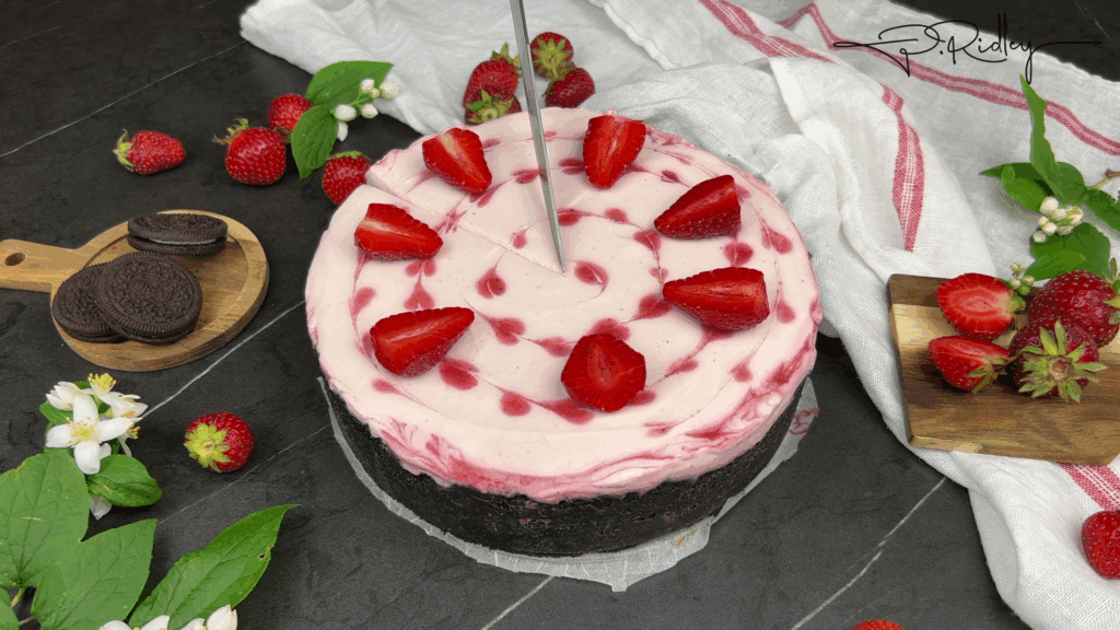 No Bake Strawberry & Oreo Cheesecake Recipe