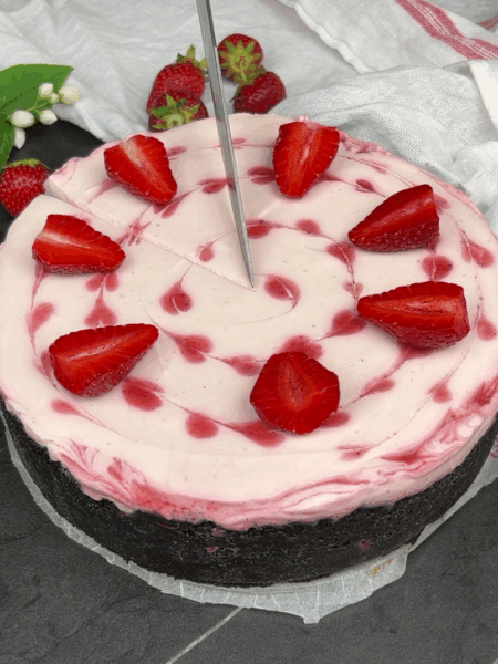 No Bake Strawberry & Oreo Cheesecake Recipe